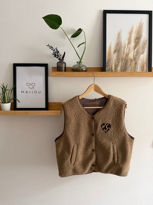 "Hannah" Teddyweste mit Leo Herz, braun