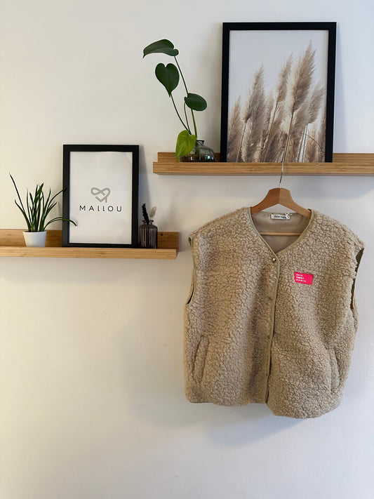 "LANA" Oversize Teddyweste mit Patch beige