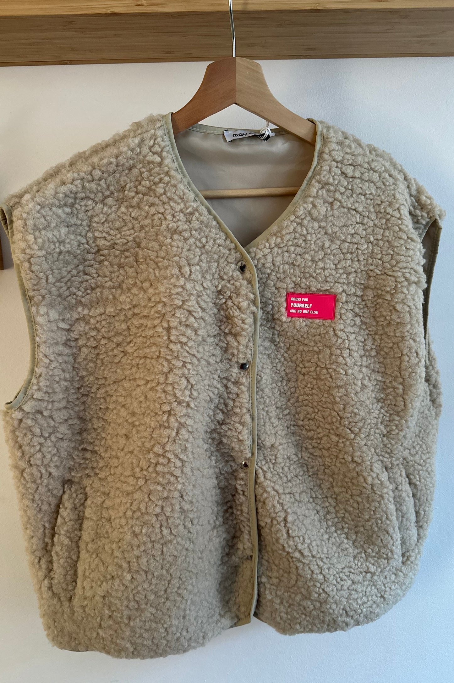 "LANA" Oversize Teddyweste mit Patch beige