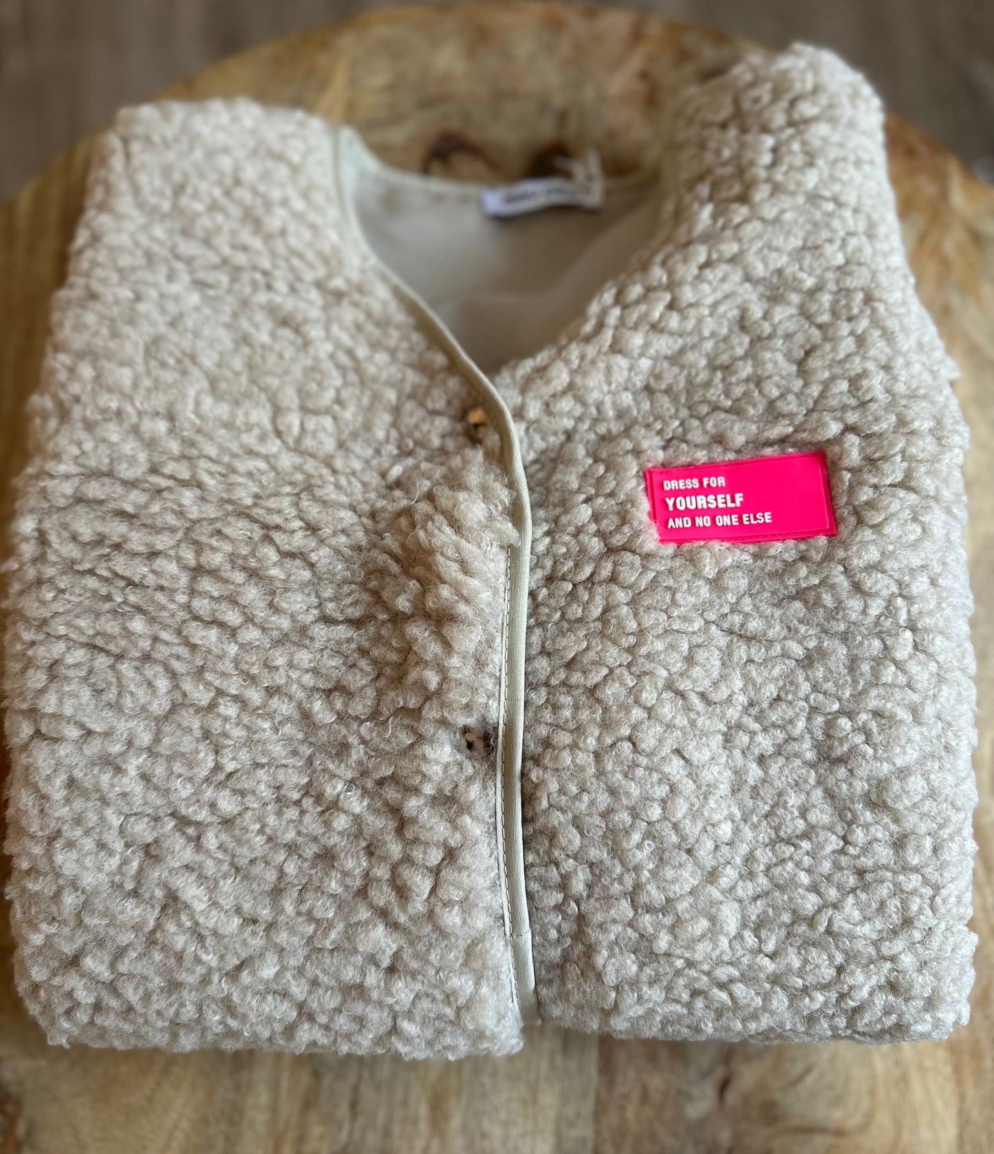 "LANA" Oversize Teddyweste mit Patch beige