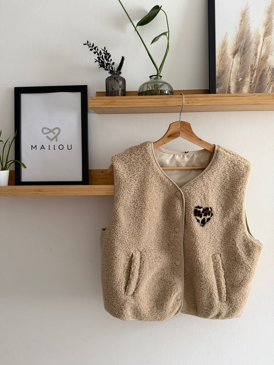 "Hannah" Teddyweste mit Leo Herz, beige
