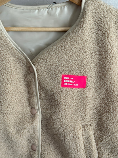 "Lea" Teddyweste mit pinken Patch, beige