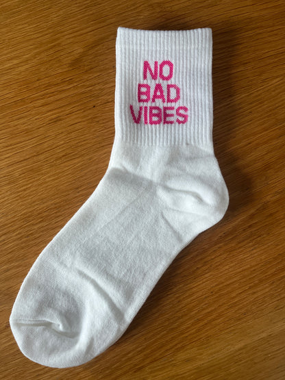 "BEN" Socks mit Schriftzug NO BAD VIBES